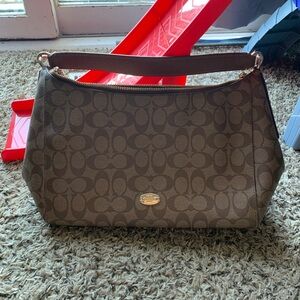 Coach purse light wear on the metal links otherwise great condition